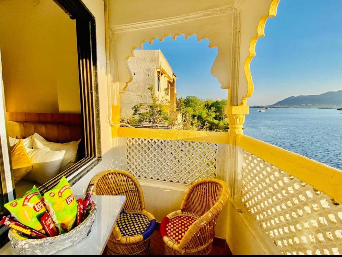 Vallabhgarh A Lake Facing Balcony Udaipur Exterior foto