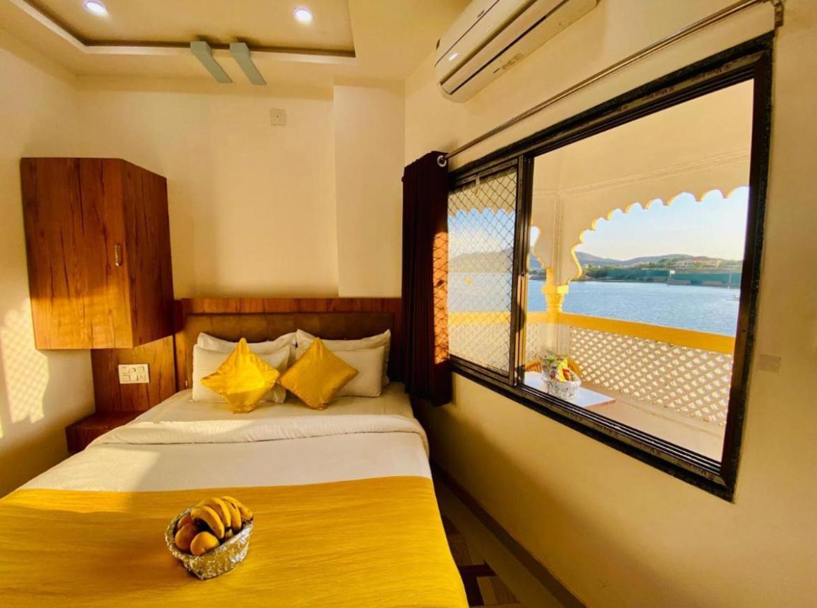 Vallabhgarh A Lake Facing Balcony Udaipur Exterior foto