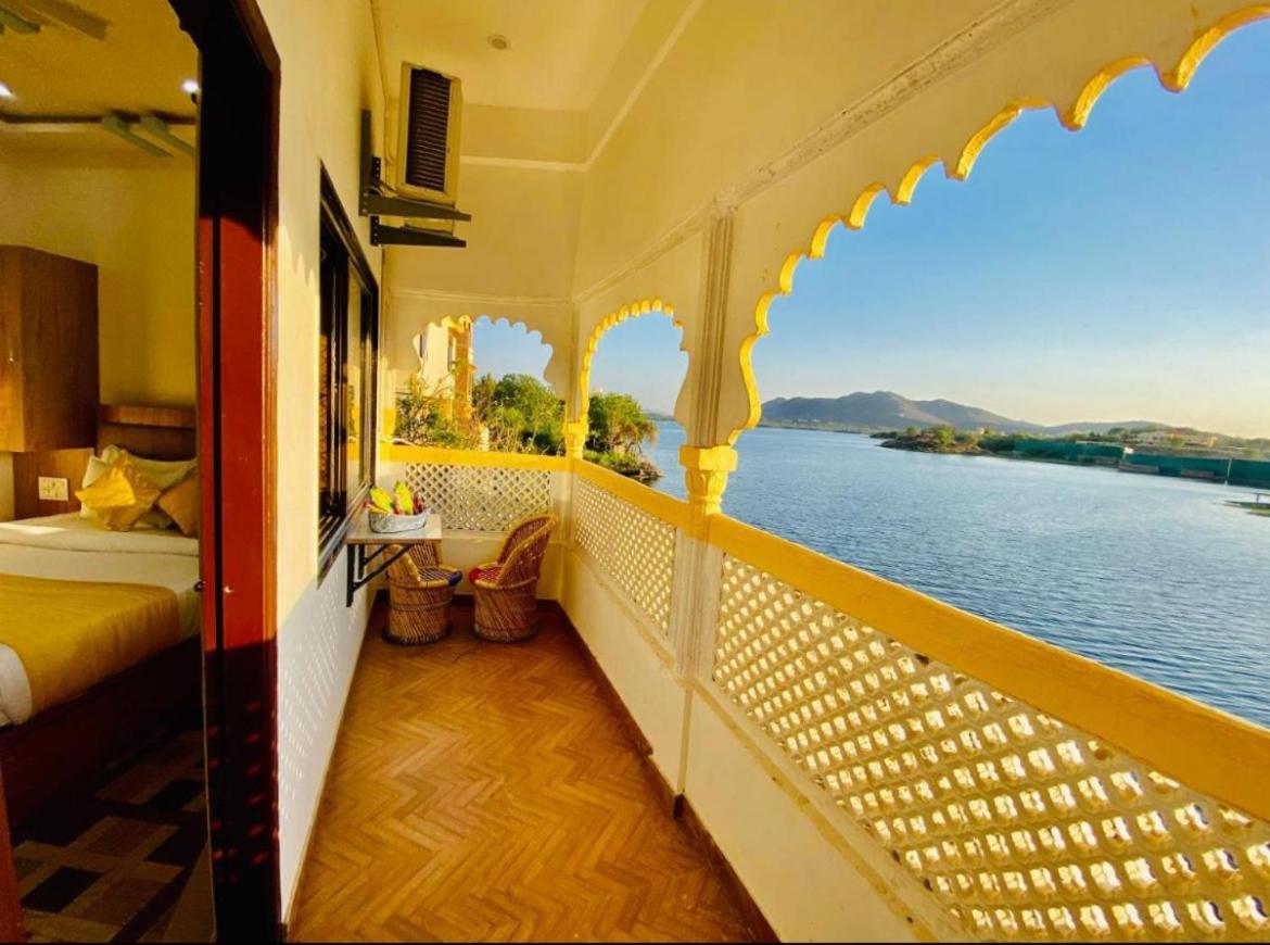 Vallabhgarh A Lake Facing Balcony Udaipur Exterior foto