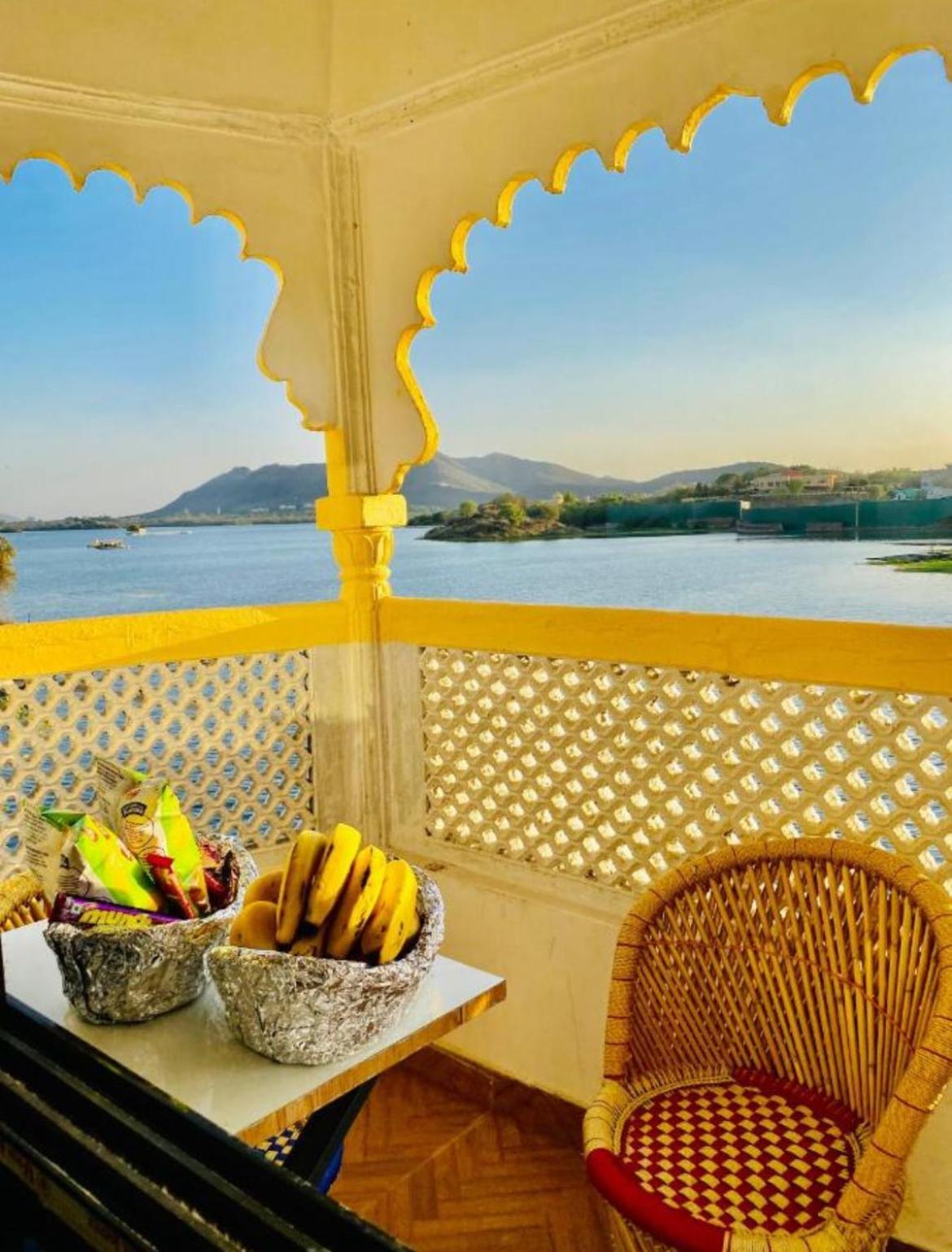 Vallabhgarh A Lake Facing Balcony Udaipur Exterior foto