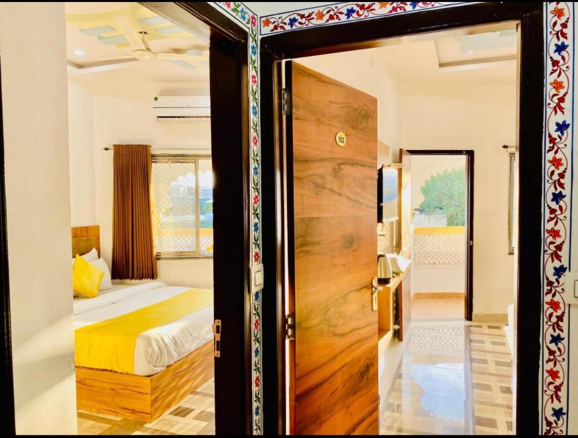 Vallabhgarh A Lake Facing Balcony Udaipur Exterior foto